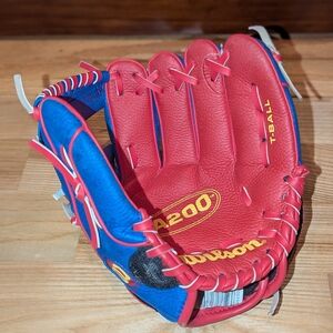 LIKE NEW Wilson EZ Catch T-ball Baseball Mitt Glove